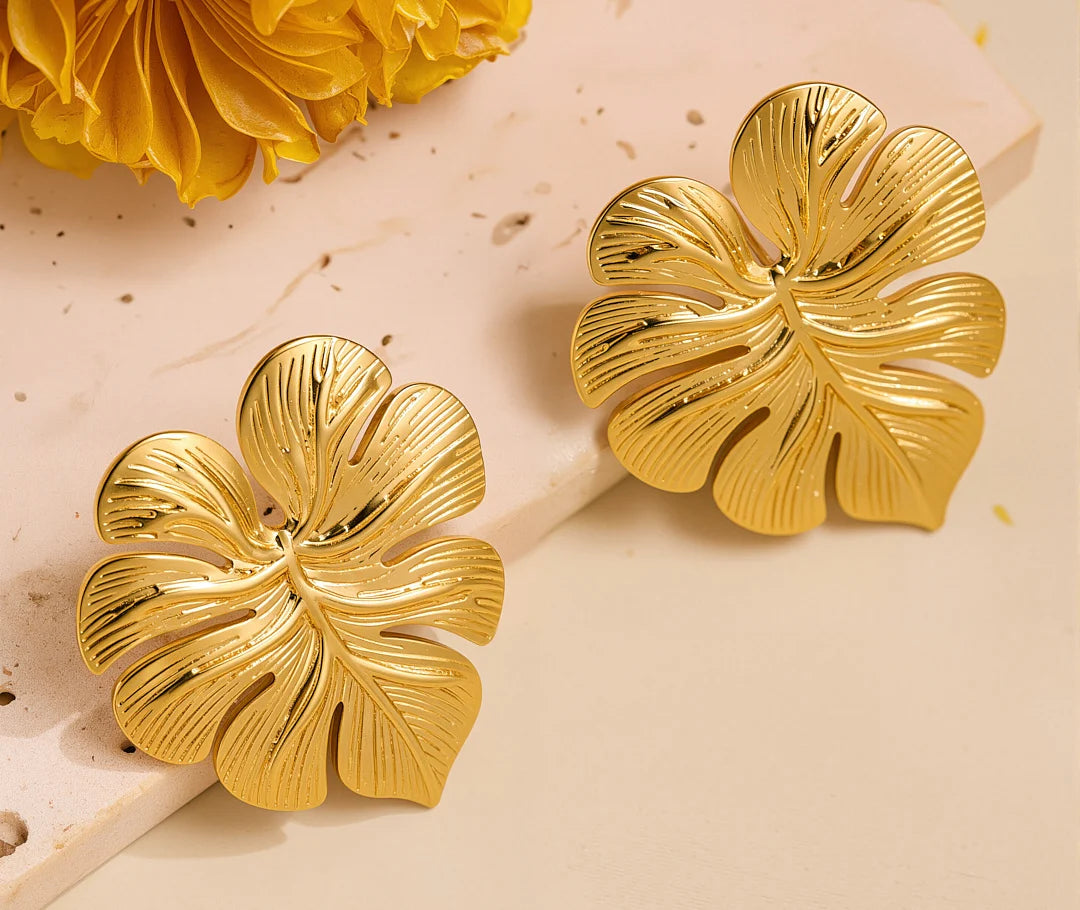 Gold Monstera Leaf Earring