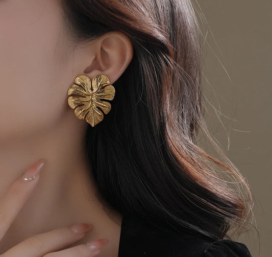 Gold Monstera Leaf Earring